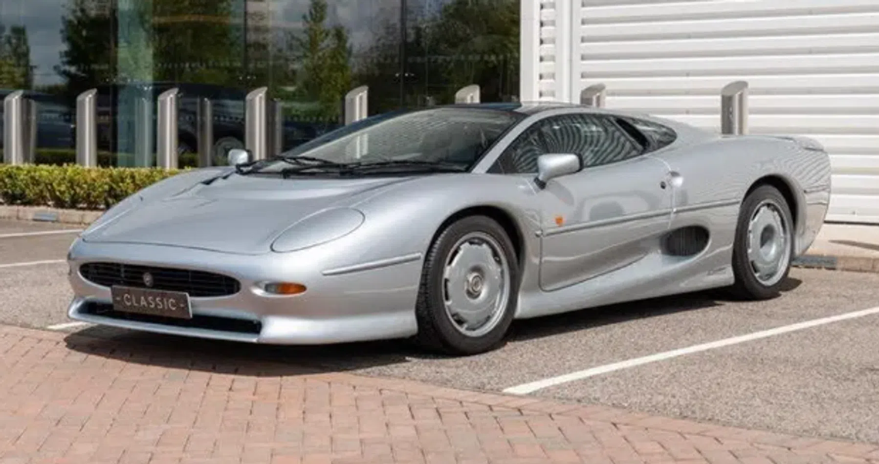 Jaguar XJ220